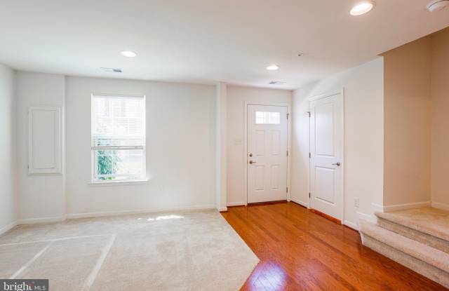 216 FOXTAIL WAY Gallery 3