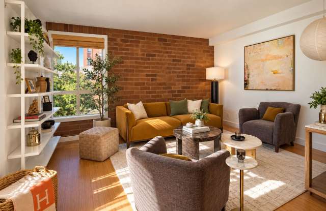 Charming Seattle Rental Urban Living at Its Best! Gallery 4