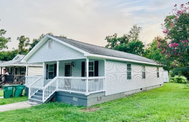 607 Howard Ave - 607 Howard Avenue, Gulfport, MS 39507 607 Howard Ave - 607 Howard Avenue, Gulfport, MS 39507