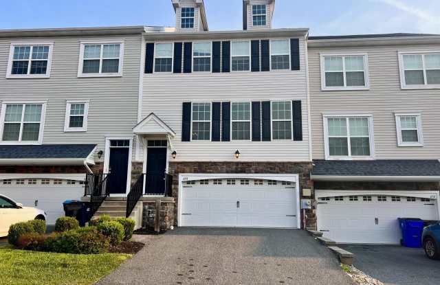 654 JACOBSEN Circle Gallery 2