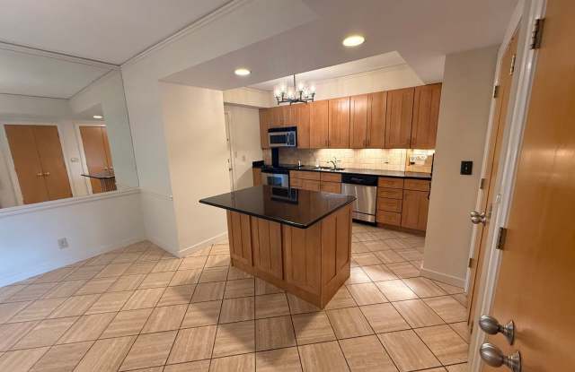 2 Bedroom/ 3 Bath condo on West End, 1 assigned covered parking spot, Small Storage Space included, Secured Entry Gallery 3