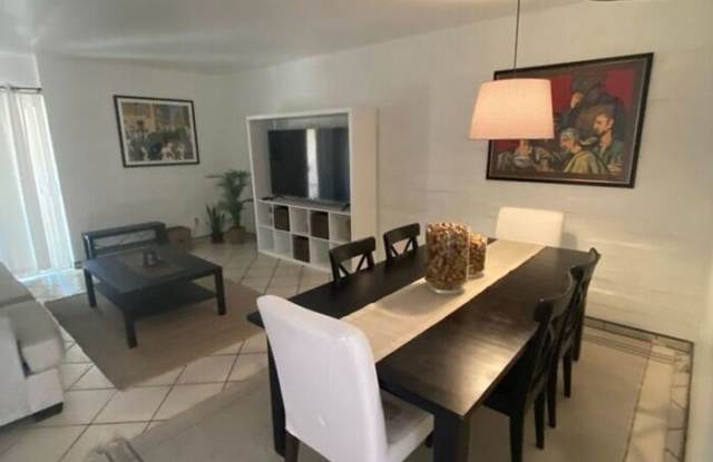 1341 East Fort Lowell Road Gallery 4