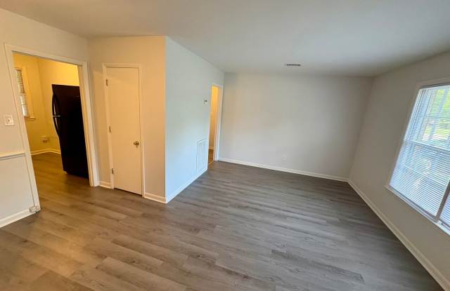 2 Bedroom, 1 Bath Duplex Located in the Center of Wilmington photos photos