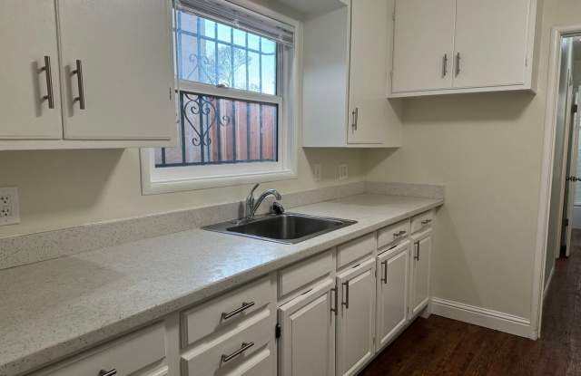 2 Bed 1 Bath House in Oakland Gallery 4