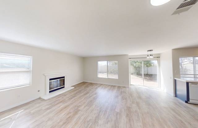 4 Bed 3 bath home in Three Rings Ranch Gallery 3