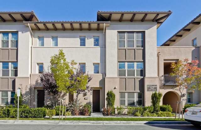 Spacious 4 bedrooms 4.5 bath town home for rent in Orchard Park San Jose - 1073 Foxglove Place, San Jose, CA 95131
