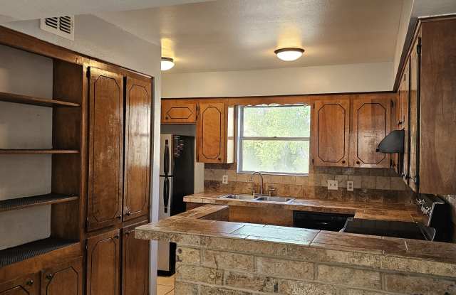5015 Meandering Lane - A Gallery 3