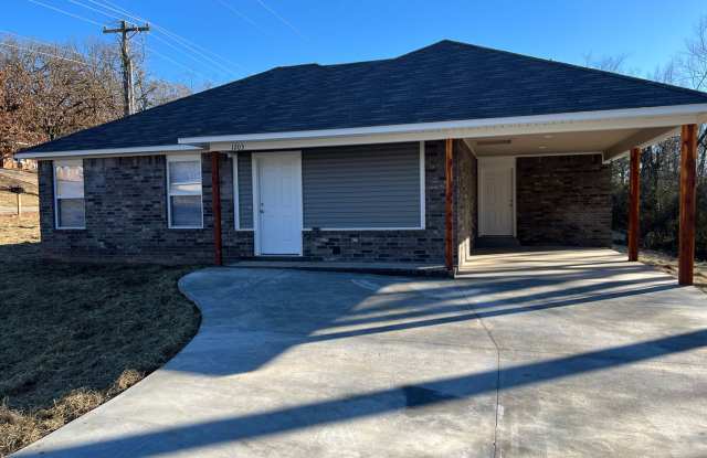 New Very Nice 2 Bed 1 Bath House with Car Port. Total Electric. Yard Care Included photos photos
