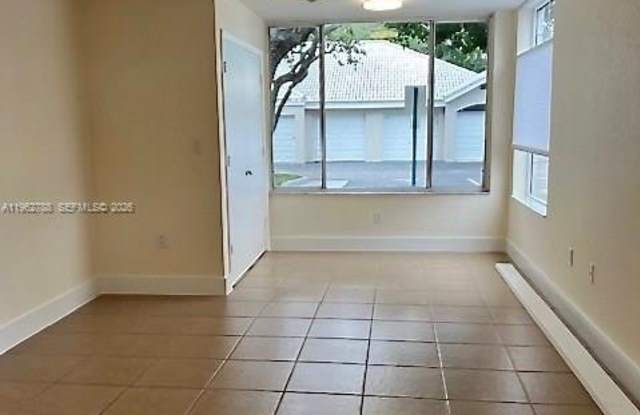 2811 N Oakland Forest Dr photos photos