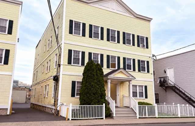 312 Greenwich Avenue Gallery 1