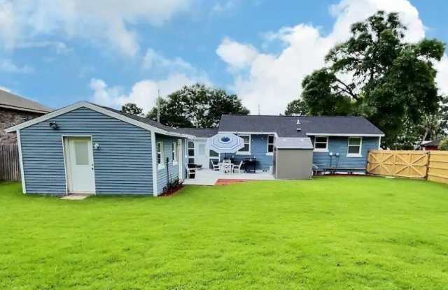 236 NE Beachview Dr Gallery 2