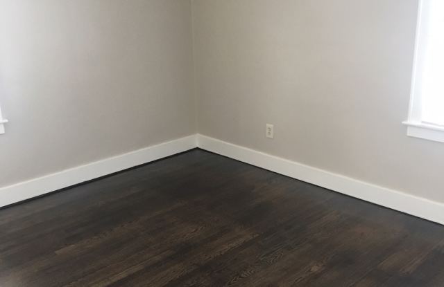 Spacious 3 Bed 1 Bath with Large Garage Gallery 4