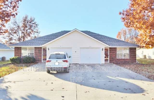210 Aaron Ln - 210 Aaron Lane, Grain Valley, MO 64029