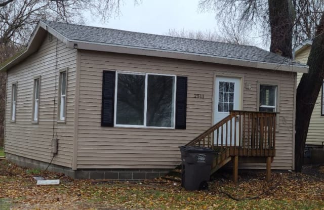 2511 E 24th St - 2511 East 24th Street, Des Moines, IA 50317