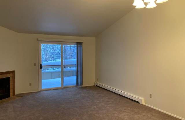 Top Floor (2) Bedroom, (2) bathroom Condo with Great Mountain Views! Gallery 4