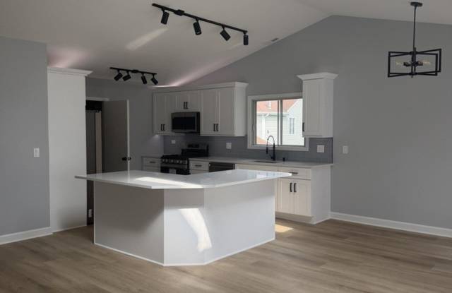 2436 W Salem Court Gallery 2