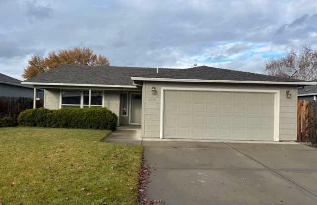 SPACIOUS 3 BEDROOM/ 2 BATH HOME WITH RV/BOAT PARKING photos photos