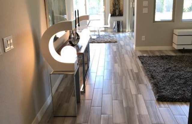 4649 E DALEY Lane Gallery 2