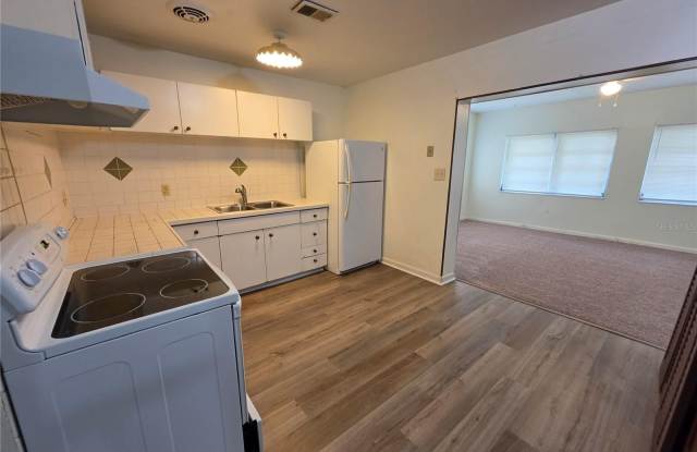 1103 N CRYSTAL Terrace Gallery 4