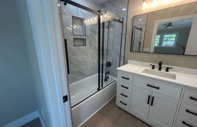 Beautifully Renovated 3 bedroom/3 bath**Historic Overbrook photos photos