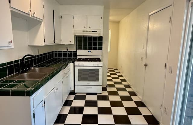 3 Bed 2 Bath House with Solar! Gallery 3