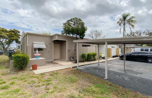 2242 PINEWOOD VILLAS Drive photos photos