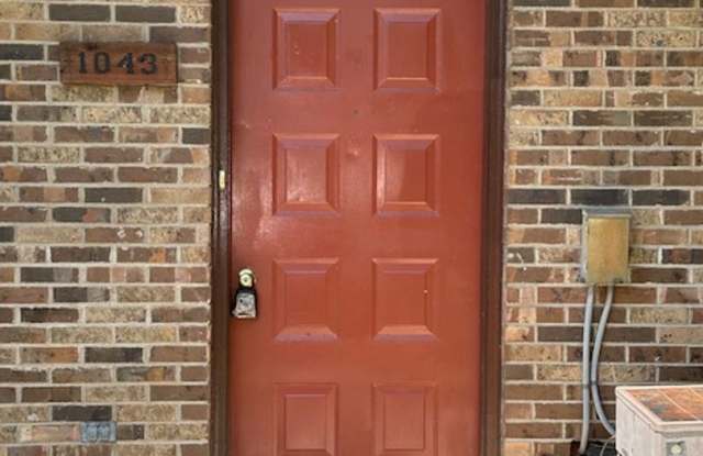 1 Bedroom, 1 bath Ground level Apt, Kingsport TN - 1043 Kendrick Creek Road, Kingsport, TN 37663