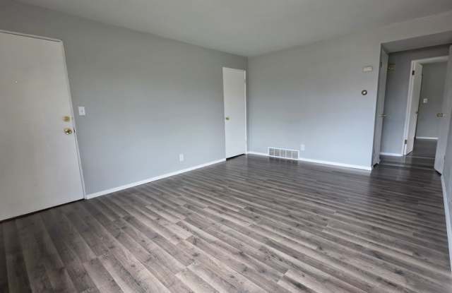 112 Andrew Avenue - 1 Gallery 4