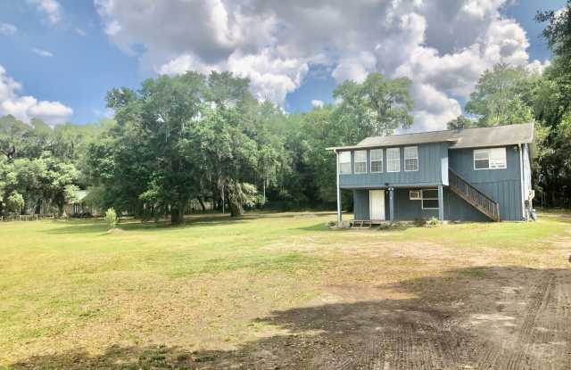 8200 Lov Ln - 8200 Lov Lane, Pasadena Hills, FL 33541