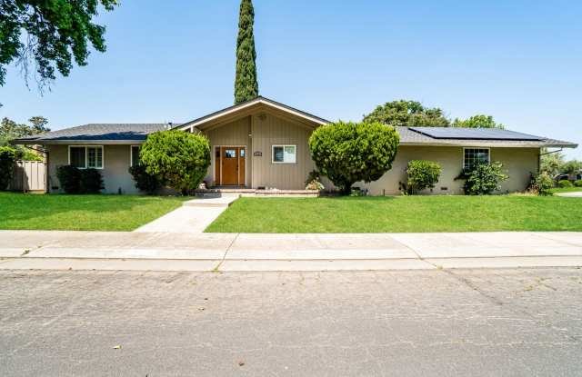 Charming Lincoln Village West 3BD Home with Spacious Corner Lot photos photos