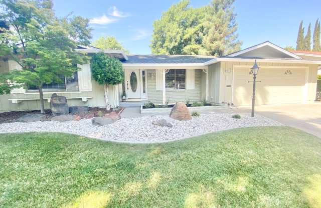 Pleasanton Single Story House 4 bed/2 bath, Downtown next to Amador Valley High! Great Location photos photos