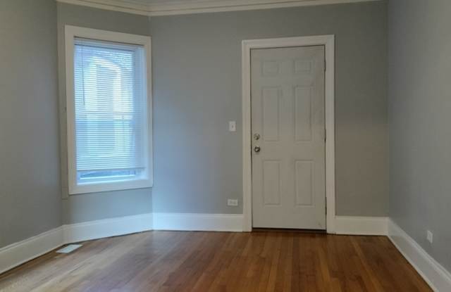 7408 South Eberhart Avenue - 1R Gallery 4