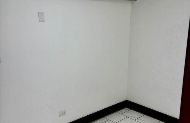 1111 N LeClaire Avenue Gallery 3