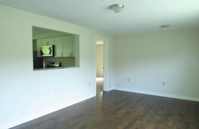 17555 DAVIS Road Gallery 4