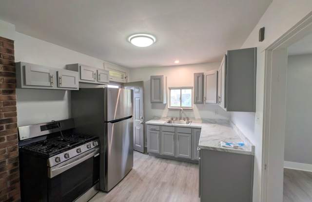 Homestead / Whitaker - One BR Single Family Home, AC, Garage, Yard! photos photos