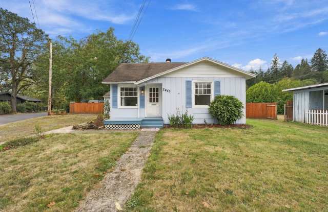 Charming 2-Bedroom Camas Home with Huge Partically Fenced Backyard & Locking Storage Shed Gallery 3