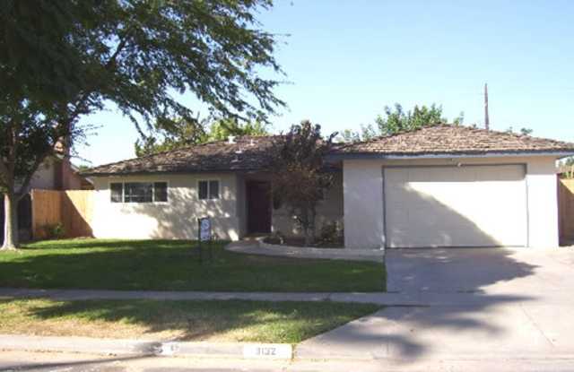 Nice and updated 3 bedroom home offering nice amenities - 3132 West Bellaire Way, Fresno, CA 93722