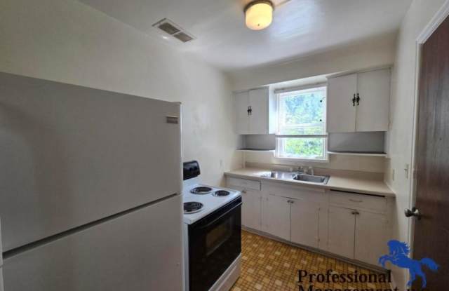 1215 8th Street West Gallery 4