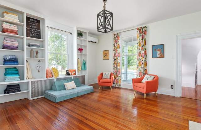 Spacious 4BR House in Middletown Gallery 4
