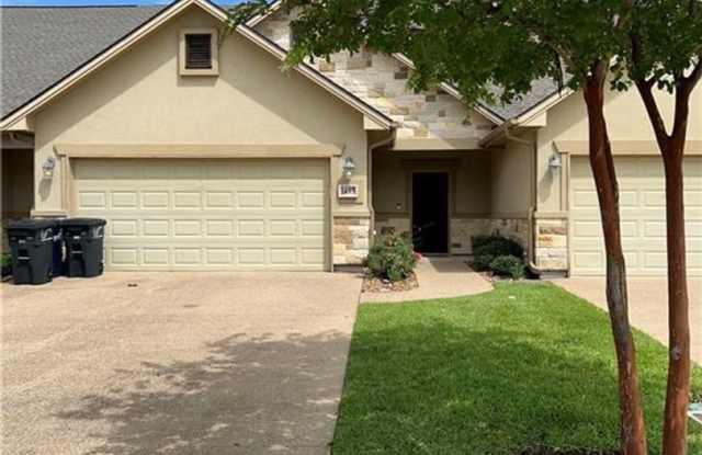 AUGUST MOVE IN!! Beautiful 3 Bedroom Townhome Available for Lease! photos photos