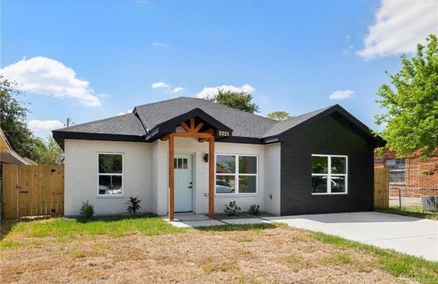 2221 Chicago Avenue - 2221 Chicago Avenue, McAllen, TX 78501