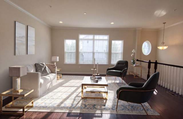 Rarely Avail TH in Fieldstone Farm Community in Laurel Gallery 3