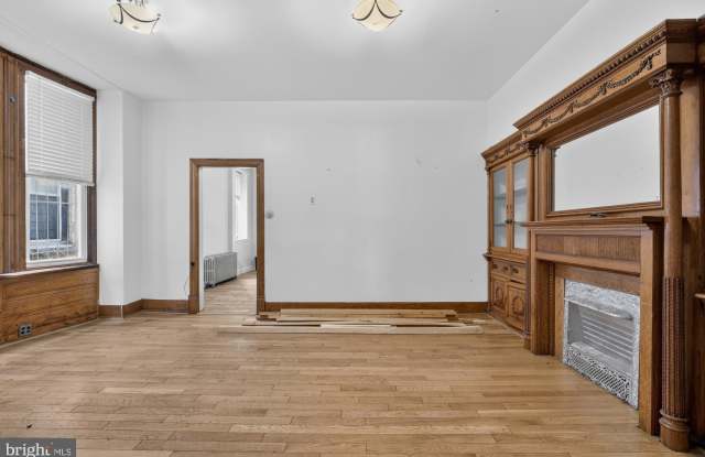 4011 PINE Street Gallery 4