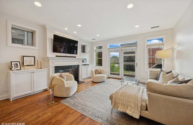 3543 N Southport Avenue Gallery 2