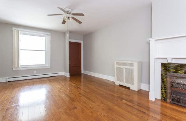 5003 Chester Avenue Gallery 3