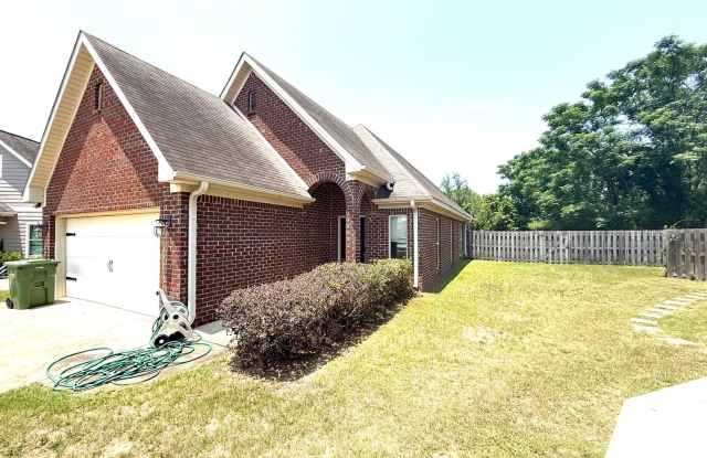**3 Bed 2 Bath With a Garage In Park Lake** Call 334-366-9198 to schedule a self tour photos photos