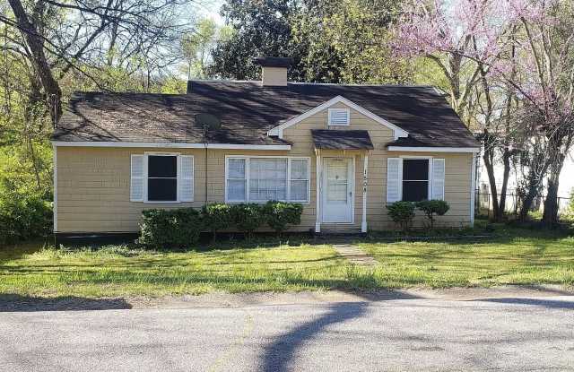 Charming 3 Bed, 2 Bath Home Near It All! photos photos