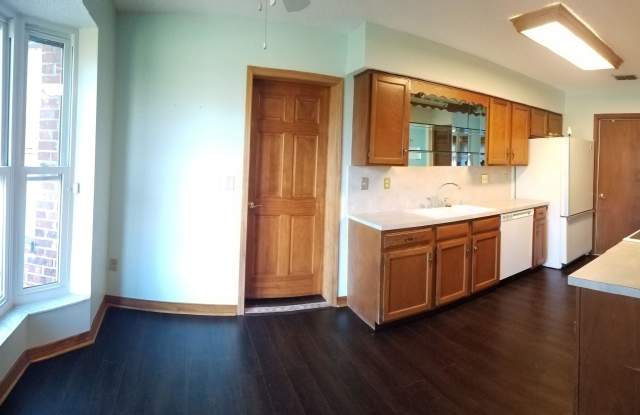 2373 STONEHAVEN CT E Gallery 3