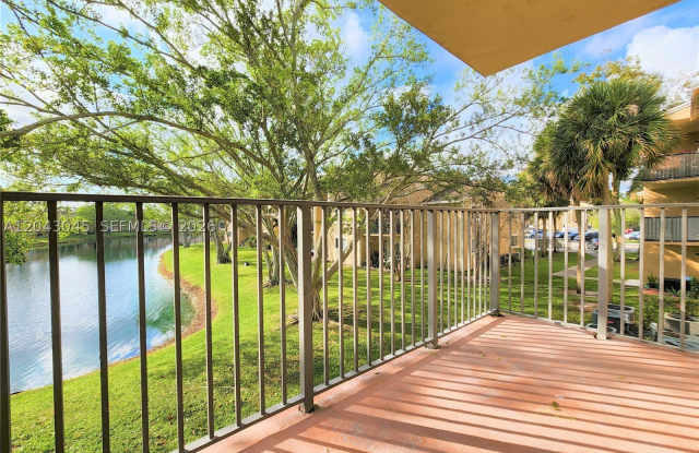 251 Palm Cir W Gallery 2