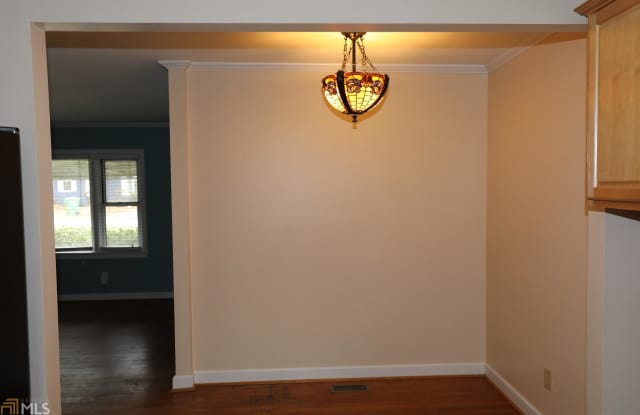 2201 Burroughs Ave Gallery 4